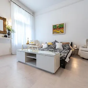Vintage Elegance Mostcentralapt !váci Street! Apartamento