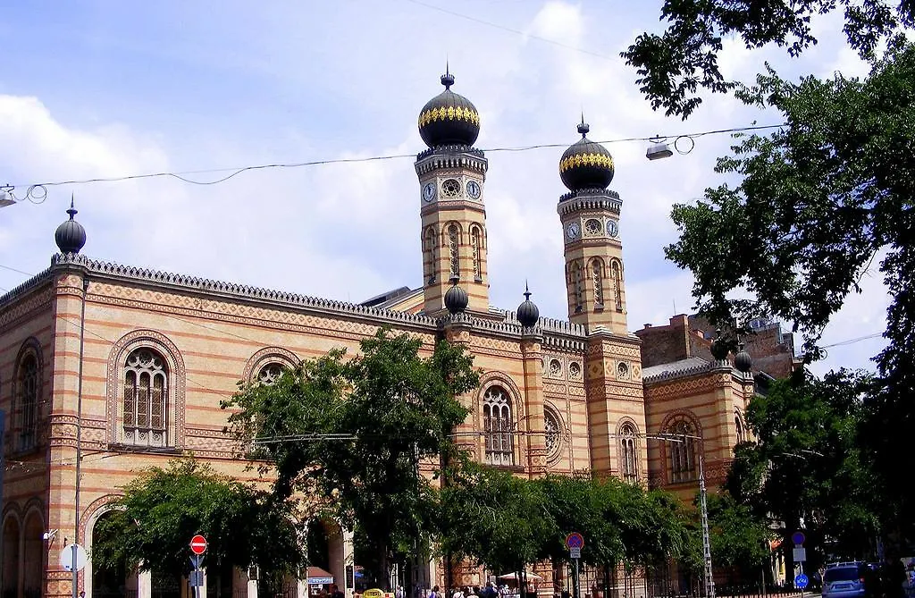Little Americas Concert Hall Apartments Budapest